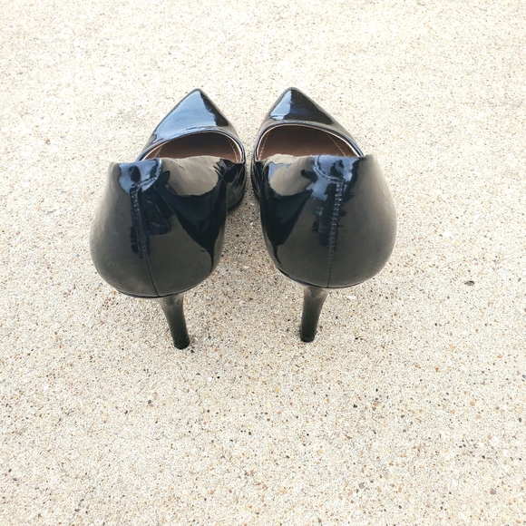 BCBG Paris Black Stiletto Heels sz 7B / 37 - Picture 6 of 9